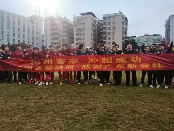 41岁的西班牙门将雷纳代表比利亚雷亚尔首发出场，这是他职业生涯参加的第189场欧战，超越卡西利亚斯（188场）。